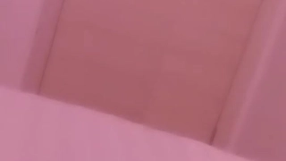 小个子棕发学生在高清视频中体验第一次肛交