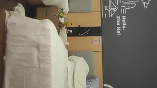 長相清純嫩妹全裸椅子上自慰誘惑 翹起屁股抖動掰穴自摸手指扣逼_1