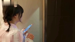 Leo dee和Lola Bredly在热辣的视频中