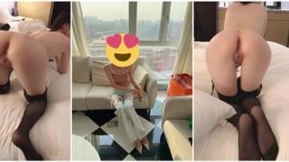 年轻夫妇和可爱的少女调皮