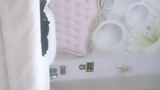 别幻想遇到富婆了钱也不好赚
