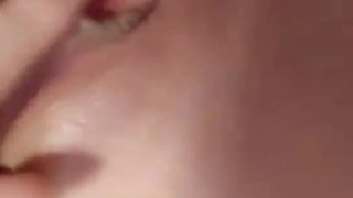 欧洲丰满的熟女被操并吞下精液
