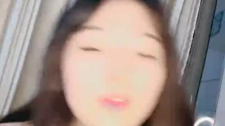 性欲旺盛的金发少女和她的男友快速做爱