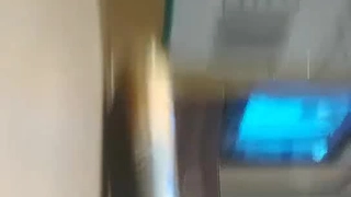少女宝贝在热水淋浴中被精液填满她紧绷的阴道