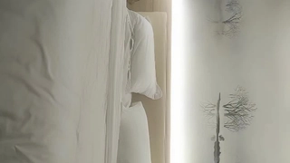 万引きした女子○生に腰が抜けて立てなくなるほど潮吹き身体検査2