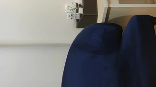 风骚少妇大战头套男 ！黑丝美腿掏出奶子吸吮 ！骑乘位打桩机 ，爆操骚穴流出白浆